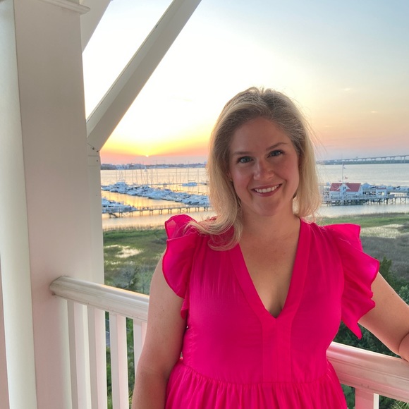 Meet your Posher, Cait - Picture 2 of 2